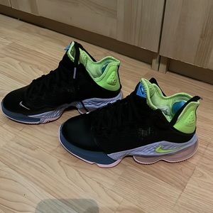 Excellent Pre-loved Lebron’s basketball shoes